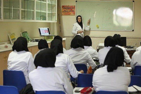 ريادة المرأة الإيرانية في المجالات العلمية والتعليمية في ايران