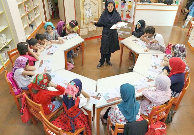 روایت قصه‌های منابع جشنواره کتاب‌خوانی رضوی در جمع کودکان و نوجوانان
