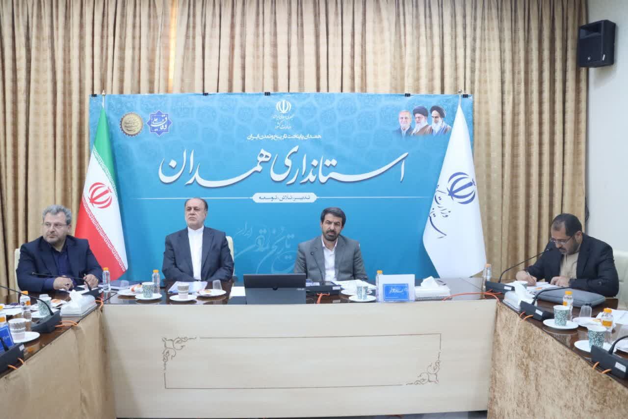 گرامیداشت مقام معلم باید از حالت دولتی خارج و مردمی شود