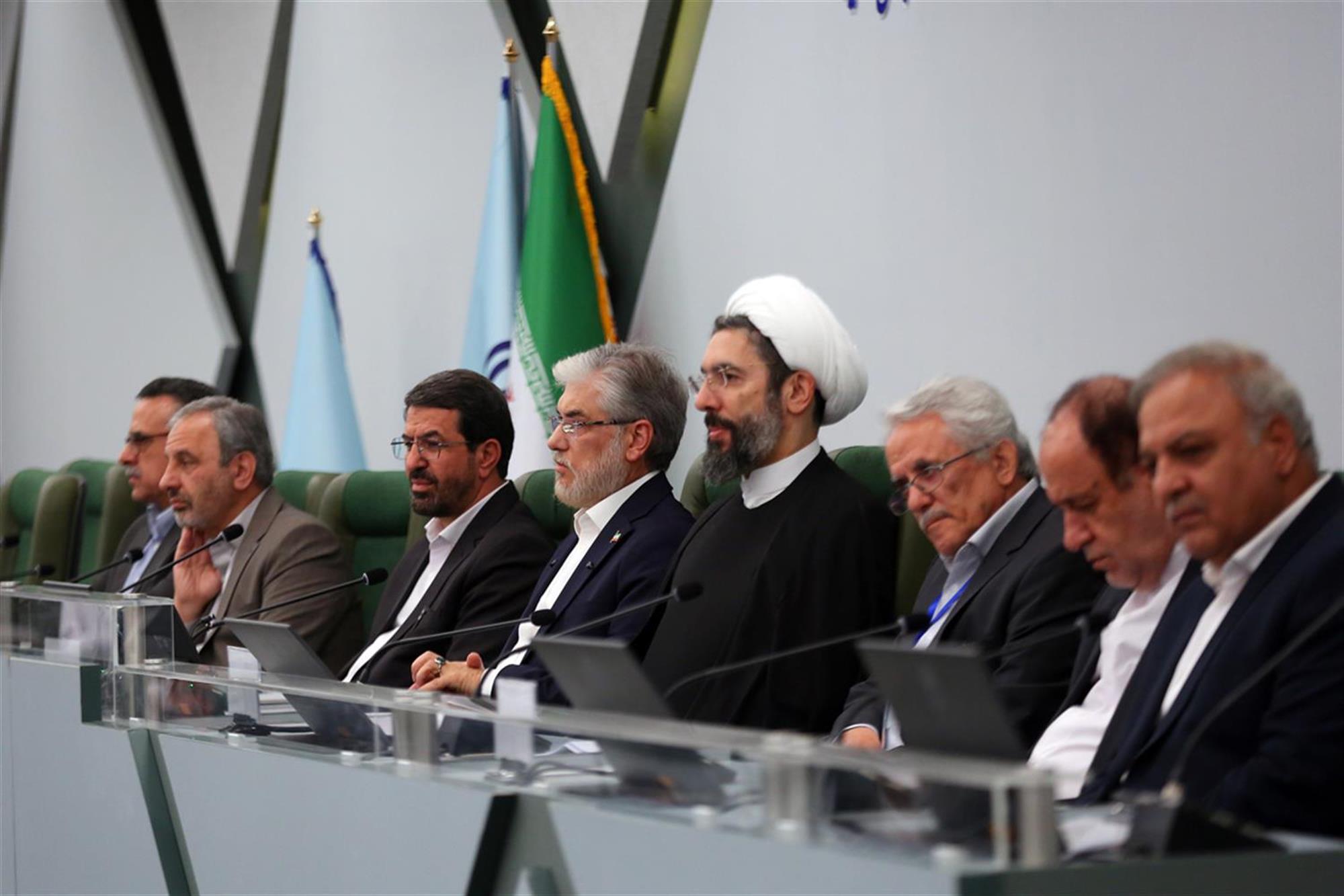 رسالت دانشگاه در کنار تولید علم، پاسخگویی به مسائل ملی و منطقه‌ای است