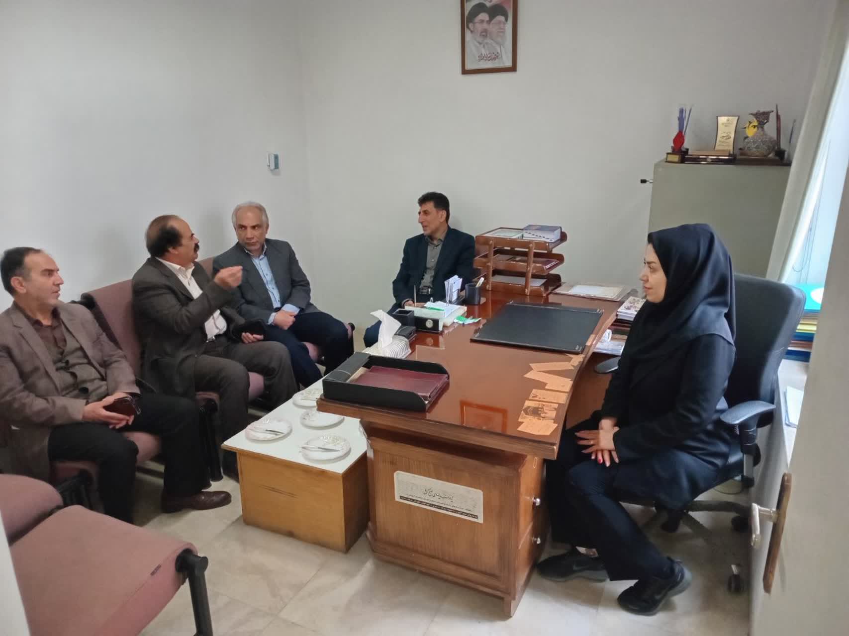 گفت‌وگوی میدانی با رسانه‌ها در بازدید از دفاتر مطبوعات سراسری در همدان