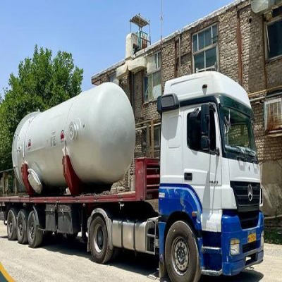 مخازن سنگین تحت فشار پتروشیمی پلیمر گچساران راهی جاده‌ها شد