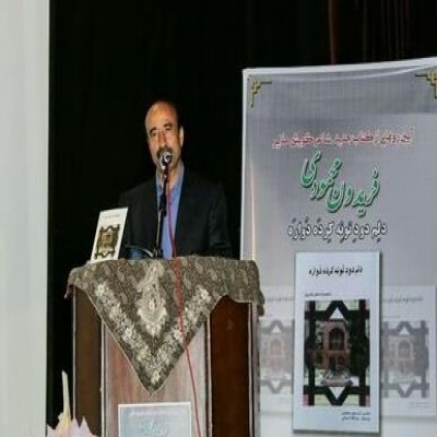 کار من این است که ملایری‌ها را با خودشان آشتی بدهم