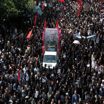 مالک اشتر انقلاب روی شانه‌های مردم همدان تشییع شد و در کنار رفیقش آرام گرفت