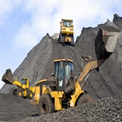 بحران ماشین‌آلات فرسوده و انحصار حمل‌ونقل، معادن همدان را زمین‌گیر کرده است