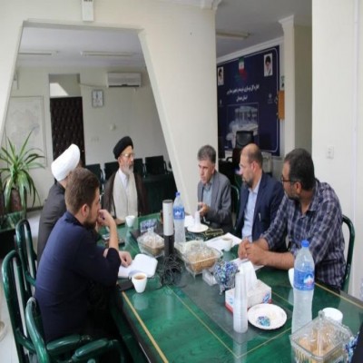 تحویل 6000 متر مربع فرش سجاده‌ای به نمازخانه مدارس استان همدان