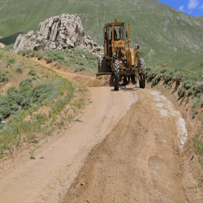 بهسازی راه‌های عشایری خسارت‌دیده در ایلام با استقرار 10 دستگاه ماشین‌آلات