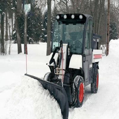 تداوم عملیات برف‌روبی و یخ‌زدایی در معابر شهر همدان