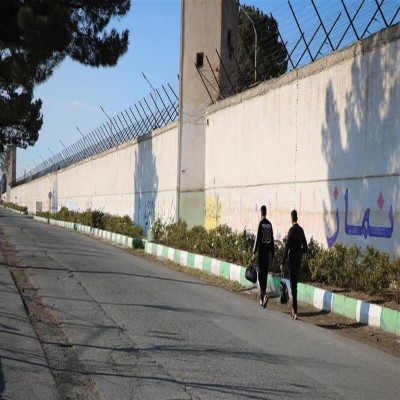 2 زندانی آزاد شدند